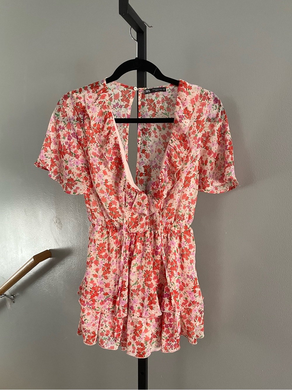 Zara Feminine Floral Light Weight Romper Size XS